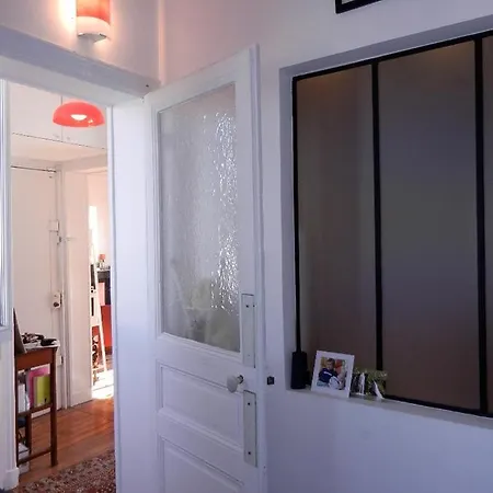 Appartement Beau 2 Pieces Avec Balcon Parc Des Buttes Chaumont Paris
